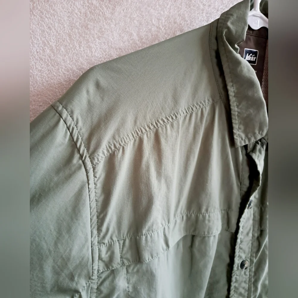 Men's REI Green Button Down Shirt - Picture 2 of 15